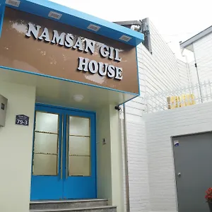 2* Casa de hóspedes Namsan Gil House